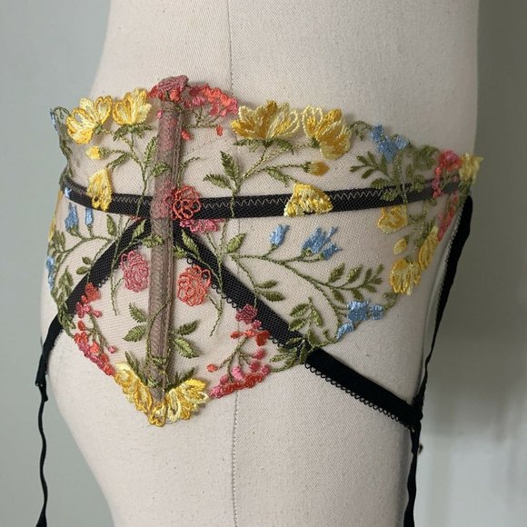 NWT VICTORIA SECRET MULTI EMBROIDERY GARTER Floral Pink Yellow Black XS/S $49 - Picture 6 of 9